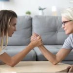 6 Cara Mengatasi Konflik Dengan Mertua