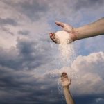 10 Ayat Alkitab Bahwa Allah Menyediakan
